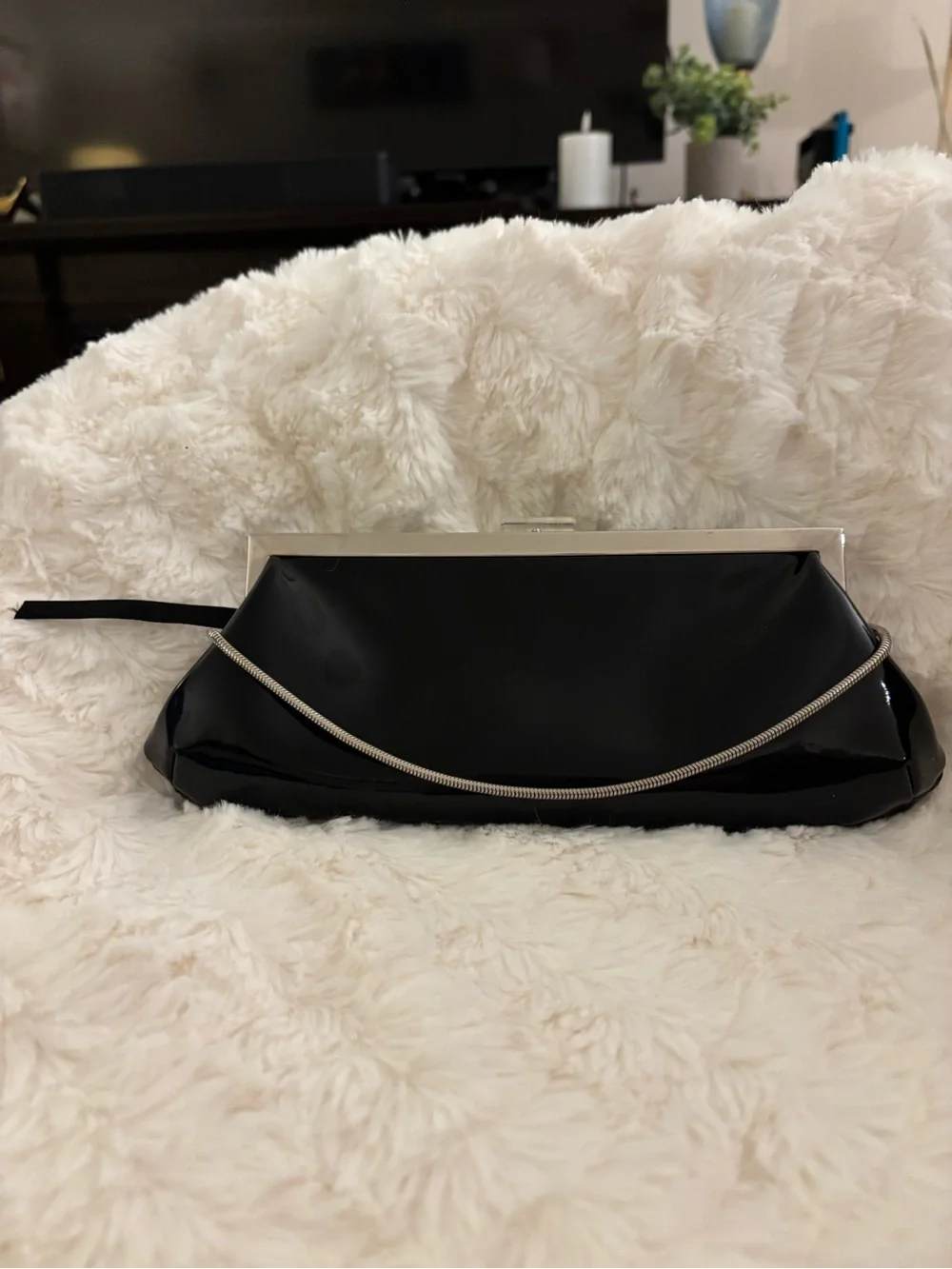 Valerie Stevens Black Patent Kiss Lock Clutch Handbag Acrylic Clasp Silver Chain
